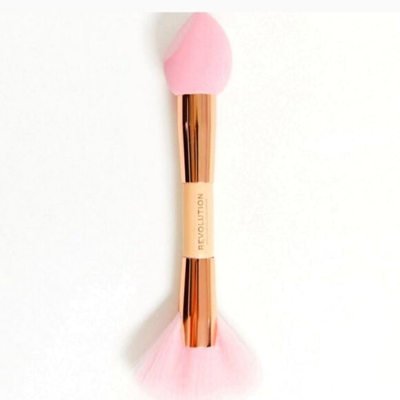 Revolution Beauty Conceal & Fix Setting Powder Duo Brush - Picture 8 of 11